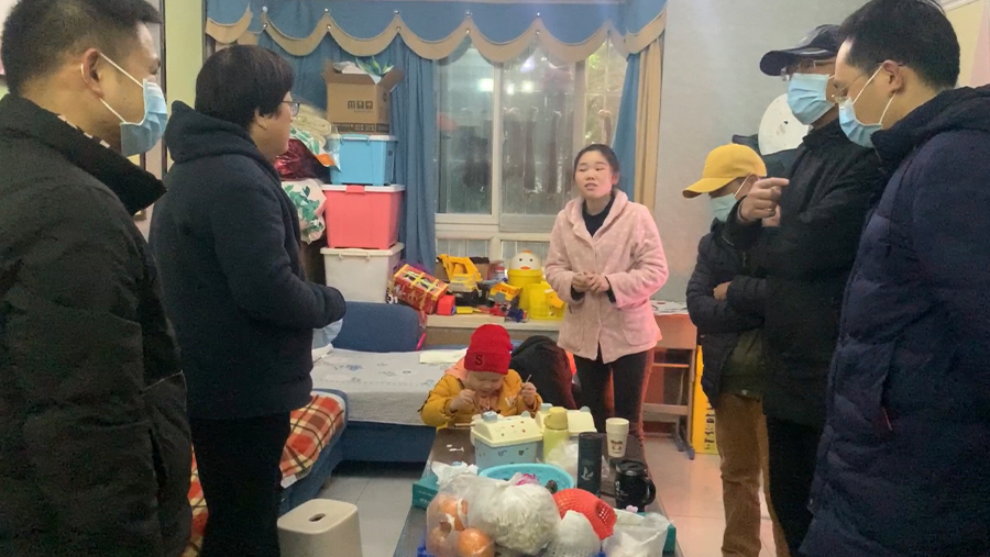 春風(fēng)行動(dòng)之走訪慰問(wèn)員工.jpg 春風(fēng)行動(dòng)之走訪慰問(wèn)員工.jpg
